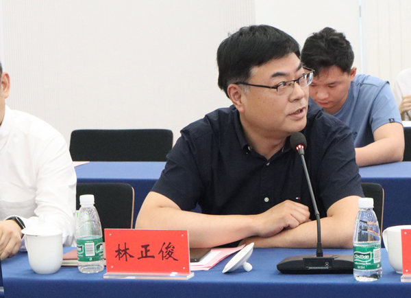 江北新區(qū)財(cái)政局 副局長(zhǎng) 林正俊 江北新區(qū)財(cái)政局 副局長(zhǎng) 林正俊